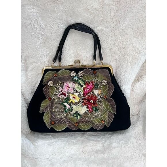 Vintage Handbags - Vintage Black Beaded Embroidered floral tapestry kisslock purse carpetbag medium